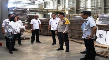 Pastikan Kesiapan Logistik Pemilu 2024 Tidak Ada Gangguan, Kapolresta Deli Serdang Tinjau Dan Cek Gudang Logistik KPU Deli Serdang